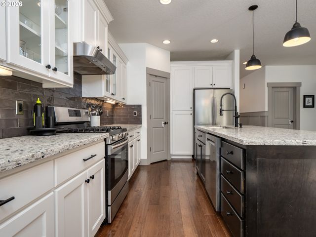 3526 Sw ARNOLD St, Portland, OR 97219