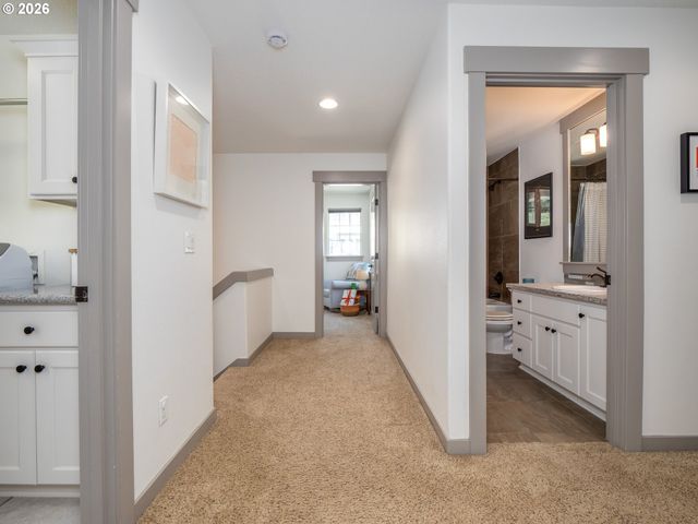 3526 Sw ARNOLD St, Portland, OR 97219