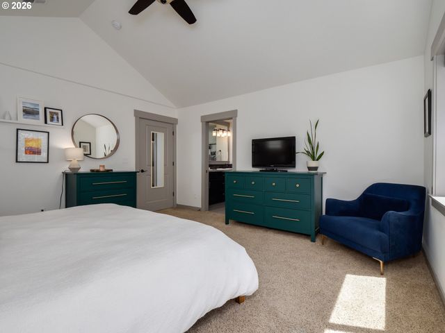 3526 Sw ARNOLD St, Portland, OR 97219
