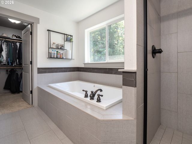 3526 Sw ARNOLD St, Portland, OR 97219