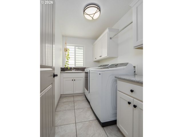 3526 Sw ARNOLD St, Portland, OR 97219