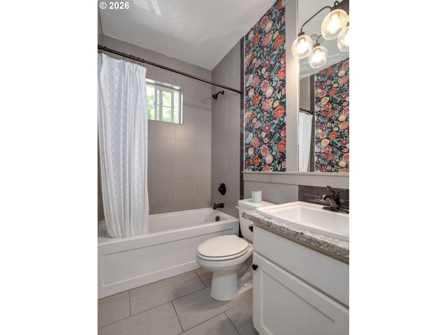 3526 Sw ARNOLD St, Portland, OR 97219