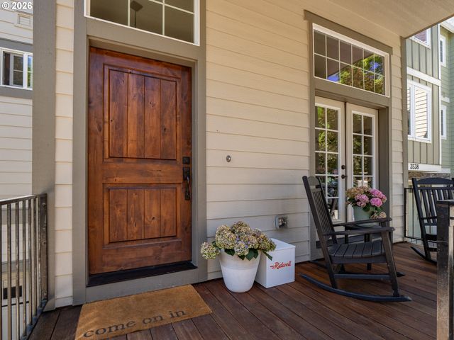 3526 Sw ARNOLD St, Portland, OR 97219
