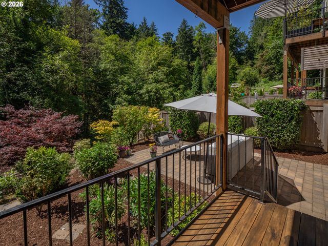 3526 Sw ARNOLD St, Portland, OR 97219
