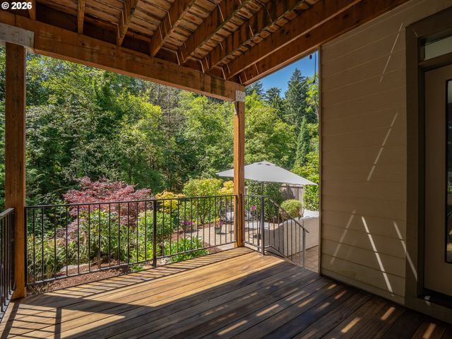 3526 Sw ARNOLD St, Portland, OR 97219