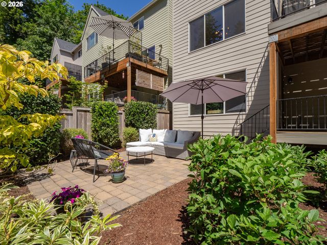 3526 Sw ARNOLD St, Portland, OR 97219