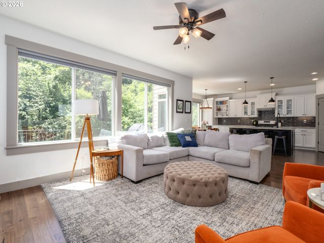 3526 Sw ARNOLD St, Portland, OR 97219