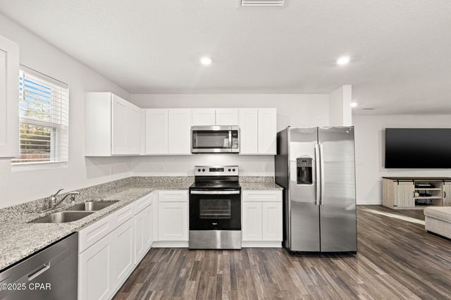 3987 Oxford Avenue, Chipley, FL 32428