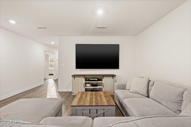 3987 Oxford Avenue, Chipley, FL 32428