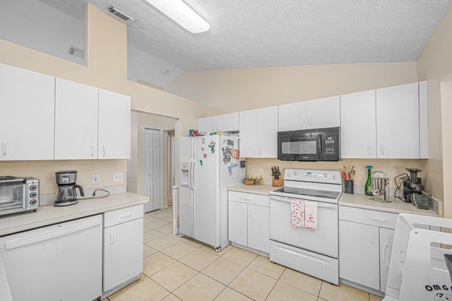 414 SW Lakehurst Dr, Port St Lucie, FL 34983