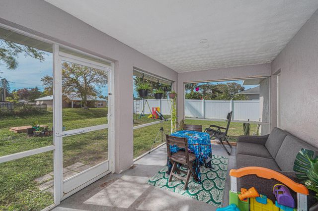 414 SW Lakehurst Dr, Port St Lucie, FL 34983