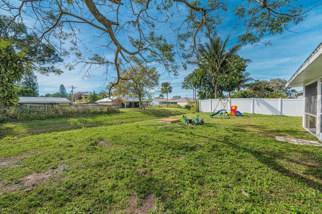 414 SW Lakehurst Dr, Port St Lucie, FL 34983