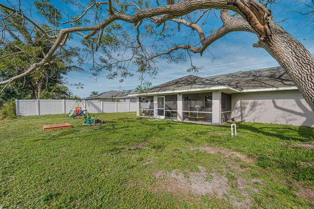 414 SW Lakehurst Dr, Port St Lucie, FL 34983