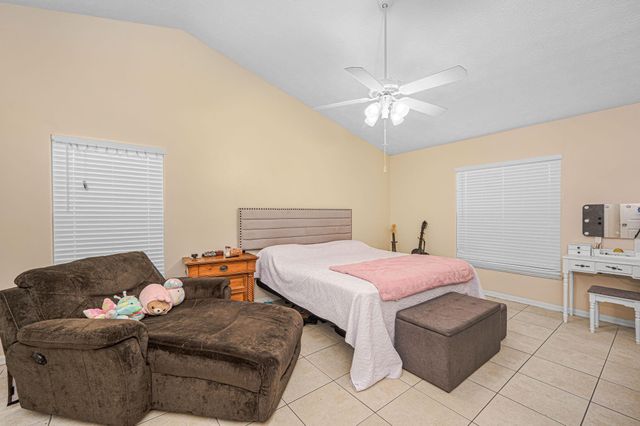 414 SW Lakehurst Dr, Port St Lucie, FL 34983