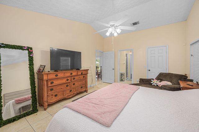 414 SW Lakehurst Dr, Port St Lucie, FL 34983