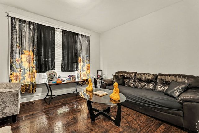 32 W 110th Place, Chicago, IL 60628