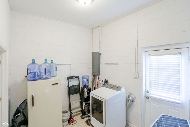 70 S 5th Avenue, Beech Grove, IN 46107