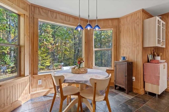 193 Nichewaug Rd, Petersham, MA 01366