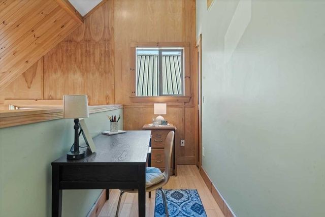 193 Nichewaug Rd, Petersham, MA 01366