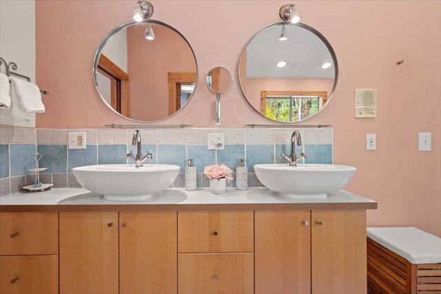 193 Nichewaug Rd, Petersham, MA 01366