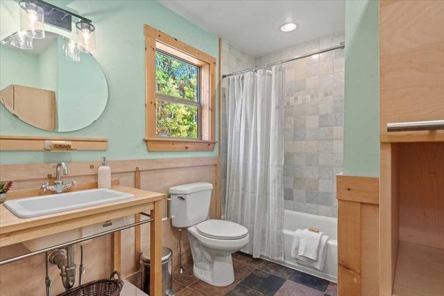 193 Nichewaug Rd, Petersham, MA 01366