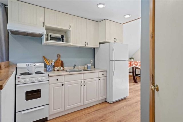 193 Nichewaug Rd, Petersham, MA 01366