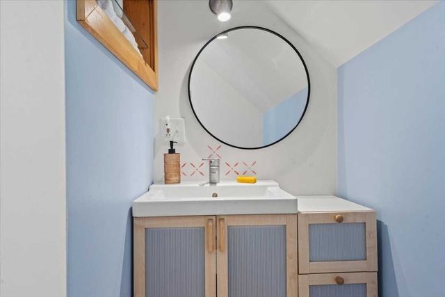 193 Nichewaug Rd, Petersham, MA 01366