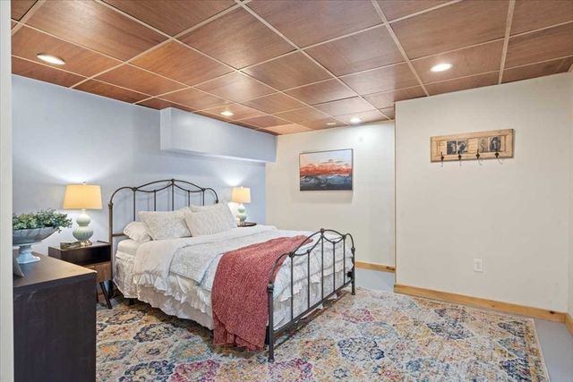 193 Nichewaug Rd, Petersham, MA 01366