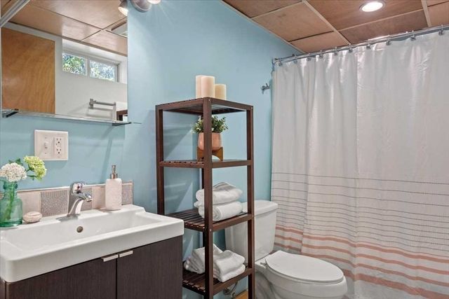 193 Nichewaug Rd, Petersham, MA 01366