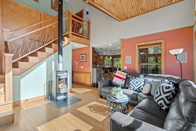 193 Nichewaug Rd, Petersham, MA 01366