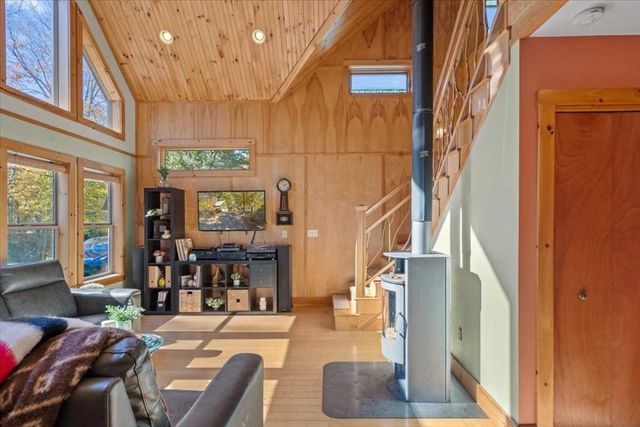 193 Nichewaug Rd, Petersham, MA 01366