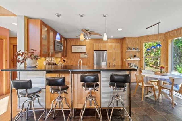 193 Nichewaug Rd, Petersham, MA 01366