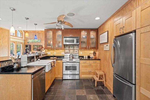 193 Nichewaug Rd, Petersham, MA 01366