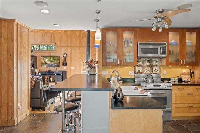 193 Nichewaug Rd, Petersham, MA 01366