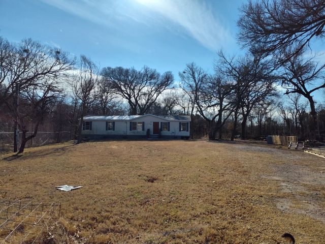 5445 Sun Meadow Circle, Granbury, TX 76049