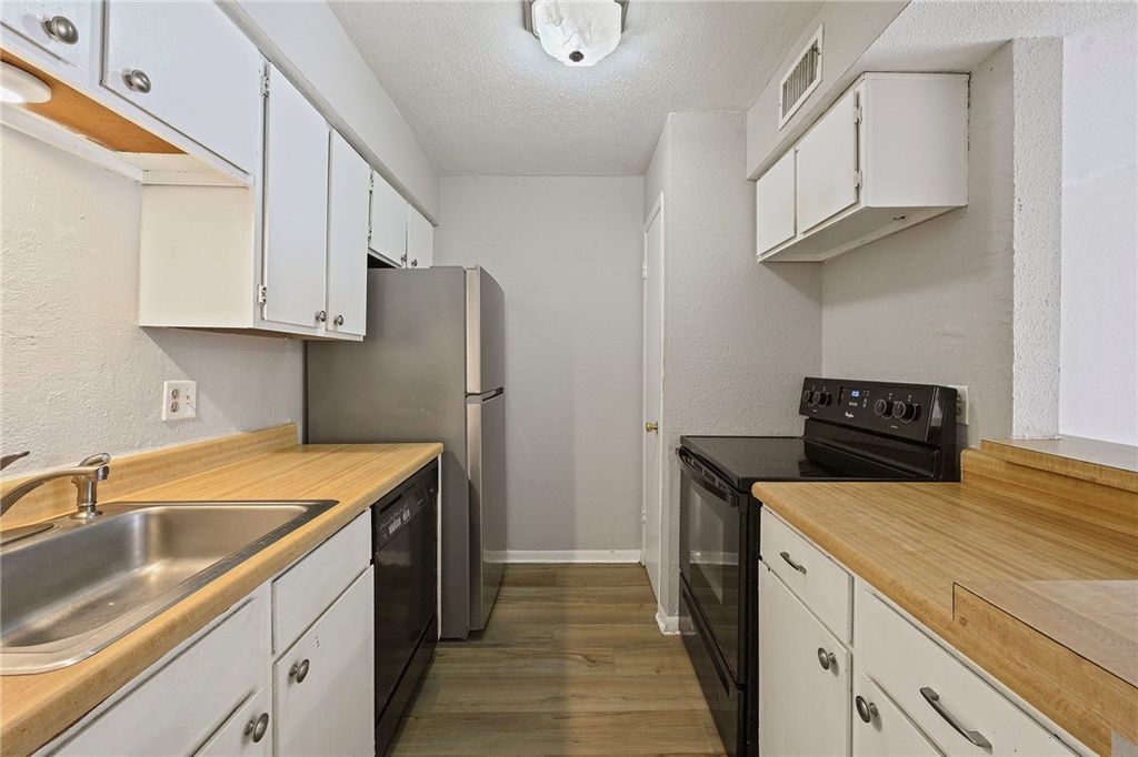 904 University Oaks Boulevard 148, College Station, TX 77840 — photo 2