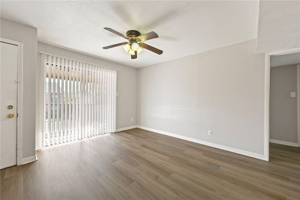 904 University Oaks Boulevard 148, College Station, TX 77840 — photo 5