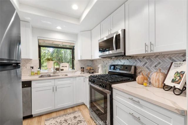 5704 Skyview Way A, Agoura Hills, CA 91301