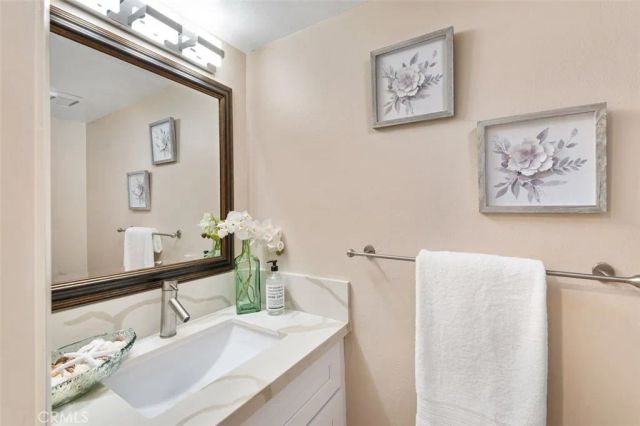 5704 Skyview Way A, Agoura Hills, CA 91301