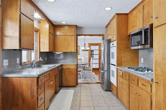 16600 Canterbury Drive, Minnetonka, MN 55345