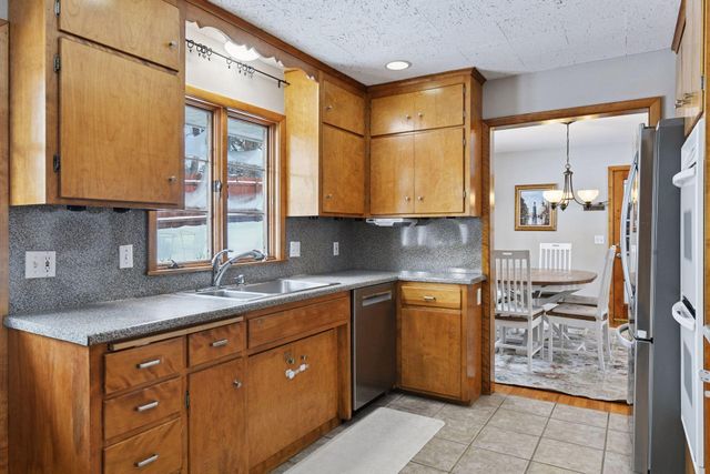 16600 Canterbury Drive, Minnetonka, MN 55345