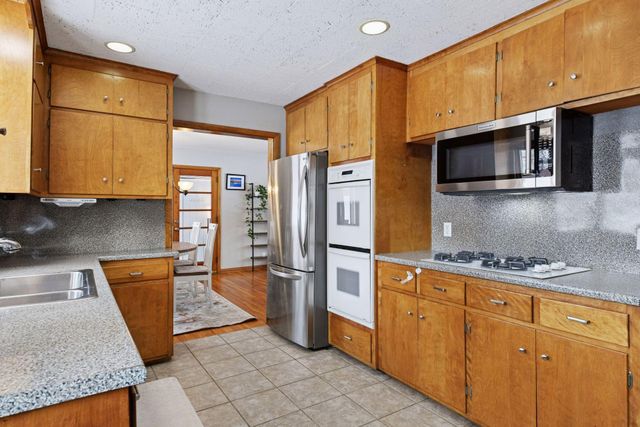 16600 Canterbury Drive, Minnetonka, MN 55345