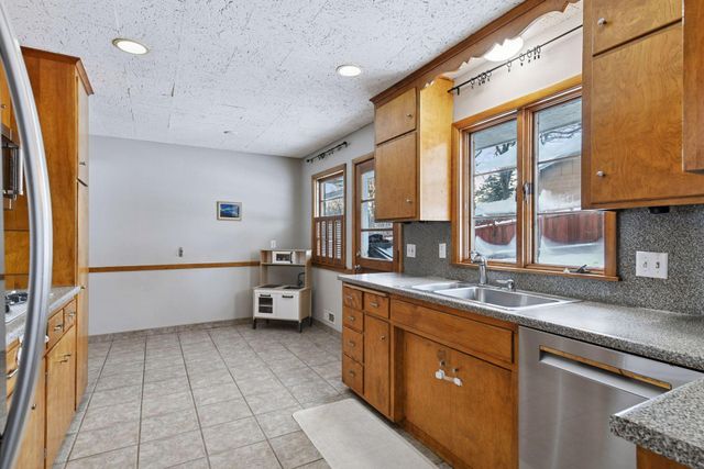 16600 Canterbury Drive, Minnetonka, MN 55345