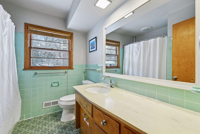 16600 Canterbury Drive, Minnetonka, MN 55345