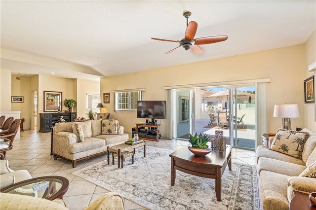 512 7th Square 201, Vero Beach, FL 32962