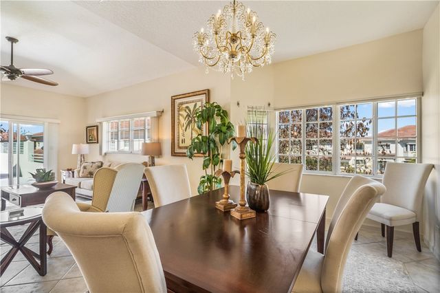 512 7th Square 201, Vero Beach, FL 32962