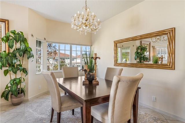 512 7th Square 201, Vero Beach, FL 32962