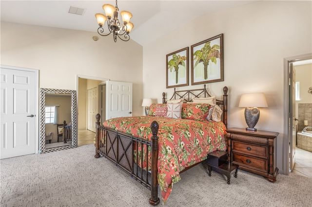 512 7th Square 201, Vero Beach, FL 32962