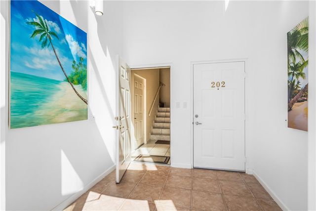 512 7th Square 201, Vero Beach, FL 32962