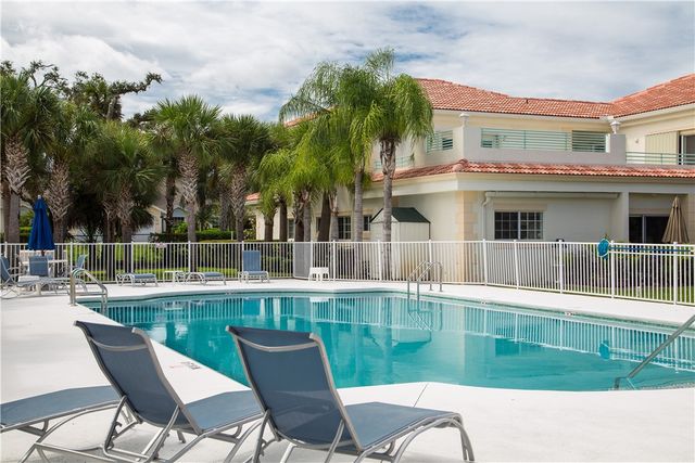 512 7th Square 201, Vero Beach, FL 32962